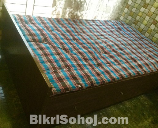 Semi double bed with two drowers (new)